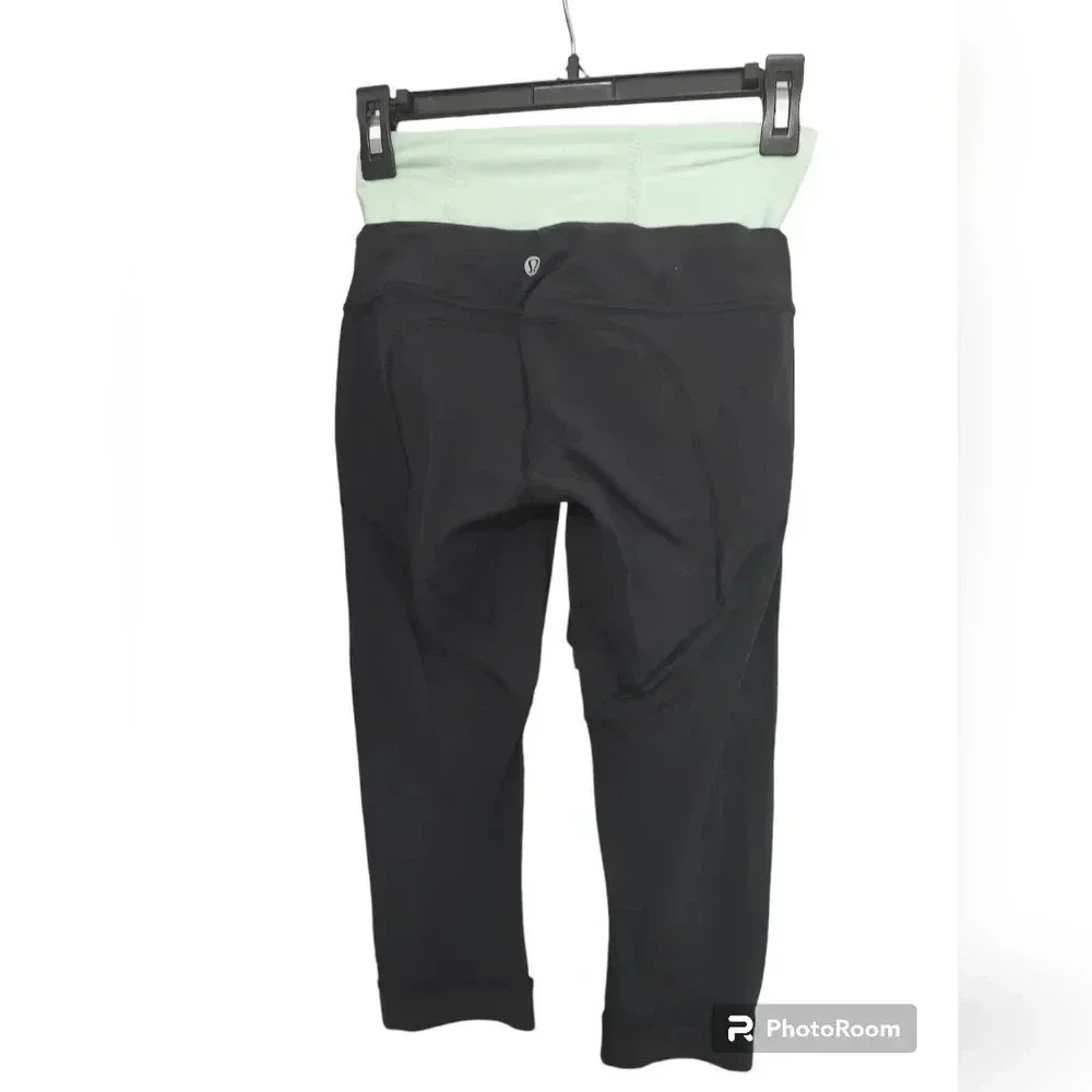 Lululemon Athletica Foldable Waistband Black/Mint Green Invert Crop size 6